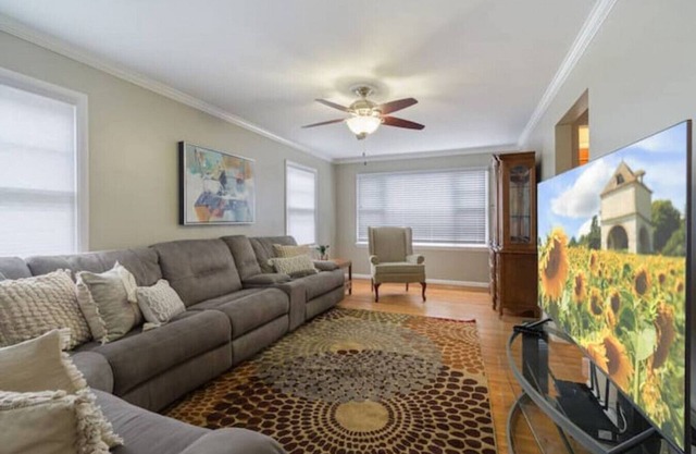 Cheery 2-BDRM in East Rochester! w/onsite parking