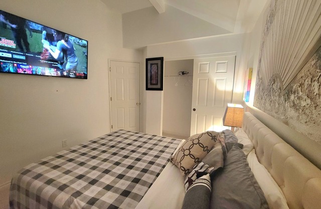 Cheery and inviting room in Kent