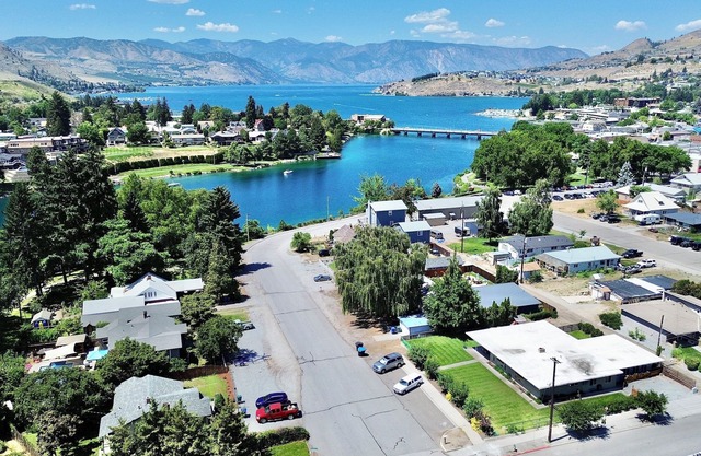 Großes Einfamilienhaus, kurzer Fußweg zum Chelan, Whirlpool, nahe Park / See