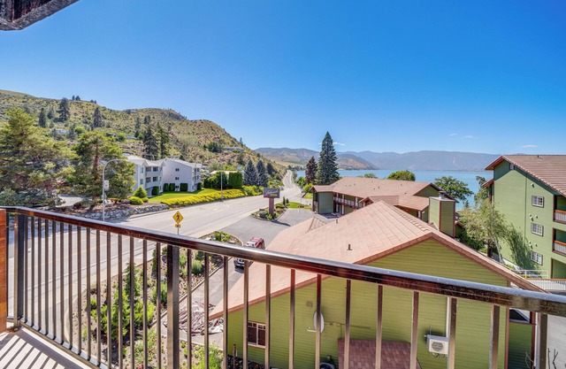 Chelan Home: Views, Pool, Hot Tub, & Beach Access