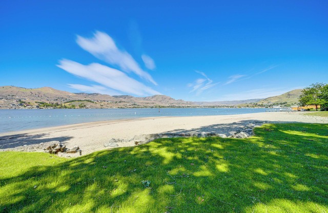 Chelan Home: Views, Pool, Hot Tub, & Beach Access