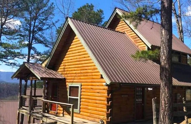 Chelle's Sanctuary: Free Attraction Tickets, Pet Friendly, Hot Tub, Fire Pit, & Great Views