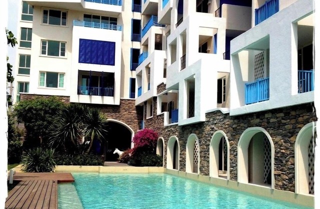 Chelona 1BR Blick auf den Pool