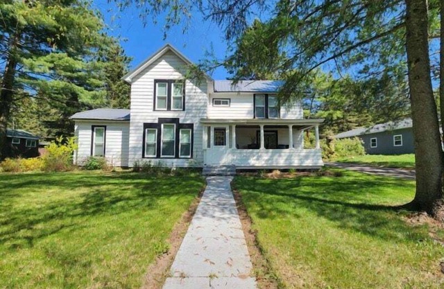 Chequamegon Haus - Comfortable and Charming walk to downtown Cable, WI