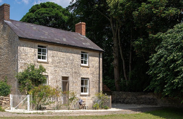Chequers Cottage, Coberley near Cheltenham - sleeps 6 guests in 3 bedrooms