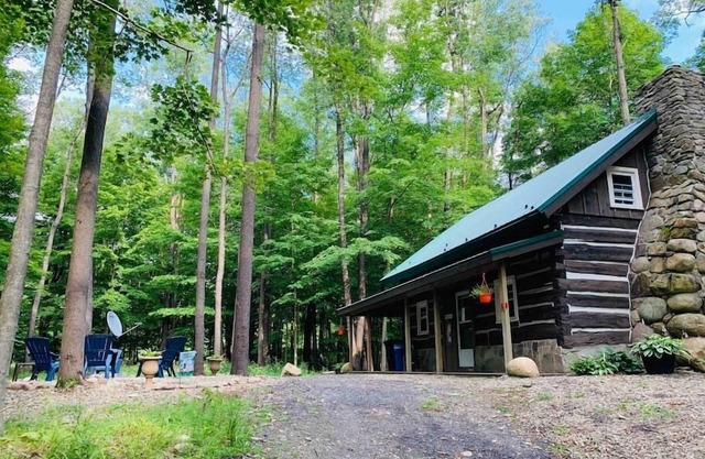 Cherry Grove - Rustic Log Cabin