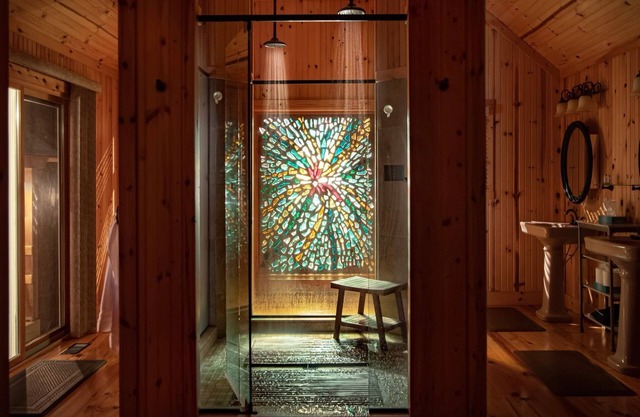 Cherry Ridge Retreat - Ravine's Edge Luxury Romantic Cabin with hot tub and private gazebo!