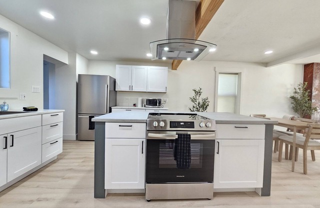 Cherry St Charmer – Fully Renovated & Furnished!