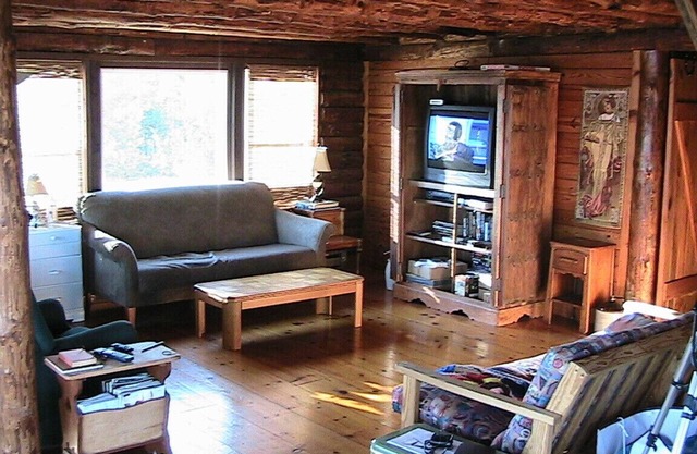 Chesapeake Bay Secluded Waterfront Log Cabin
