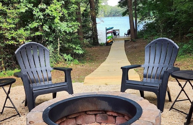 ChesapeakeWaterfront - HotTub FirePit Kayak Arcade