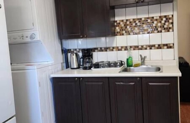 Chesskings Guest House - Unit 1 Notredame Avenue