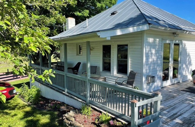 Chestnut Cottage, Blue Grass VA