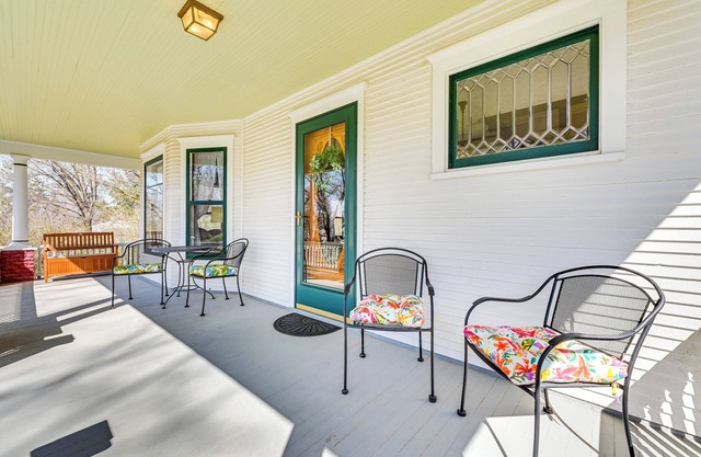 'Chestnut Hill' Vintage Farmhouse w/ Deck & Yard