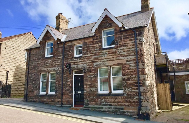CHEVIOT HILLS, pet friendly, with hot tub in Wooler