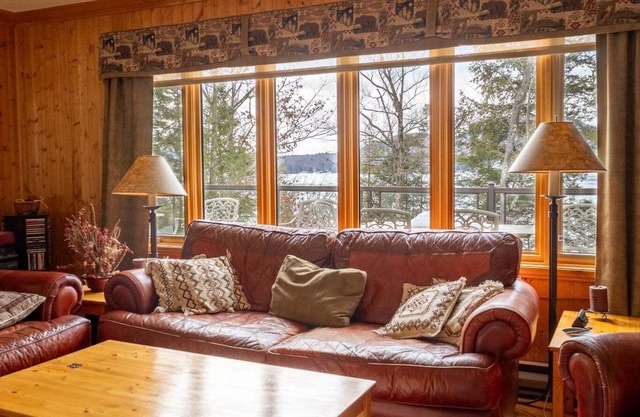 Chez Mamie Blues Directly on the shores of Grand lac Brompton