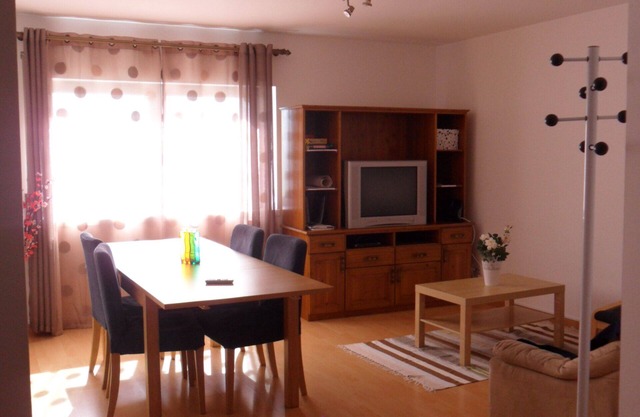 Nonô: 4 Schlafzimmer + 2WC, gut ausgestattete Wohnung in Ponta Delgada