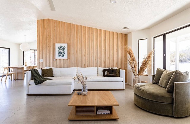 Chi House | Hot Tub, Cowboy Pool & Views!