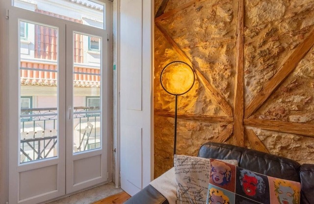 Chiado 4BR | A/C, Balcony, Parking & Monuments