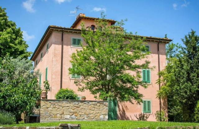 Chiantishire retreat by Interhome
