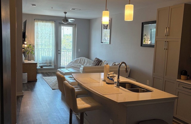 Chic 1-bedroom apartment with fitness room and AC in enjoyable Sandy Springs