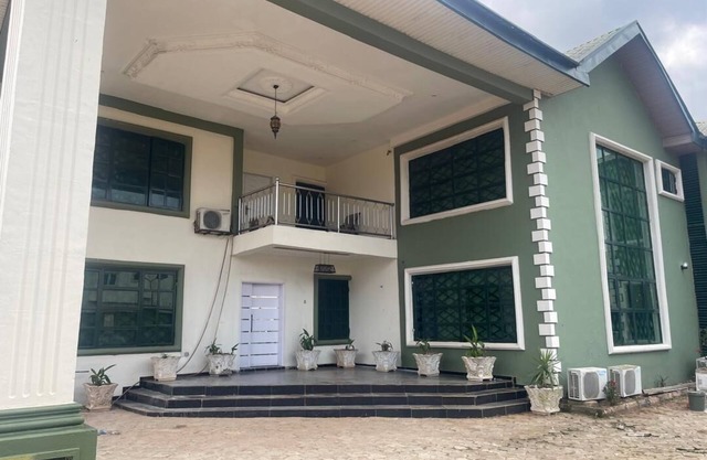 Chic 1-bedroom apartment in cool Benin City with swimming pool & fitness room
