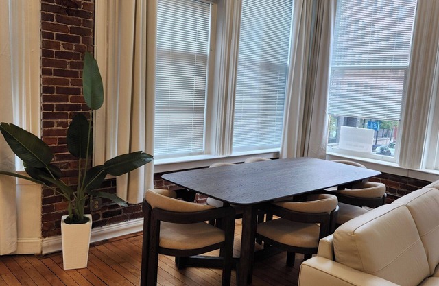 Chic 1-bedroom apartment with WiFi, AC in phenomenal Providence