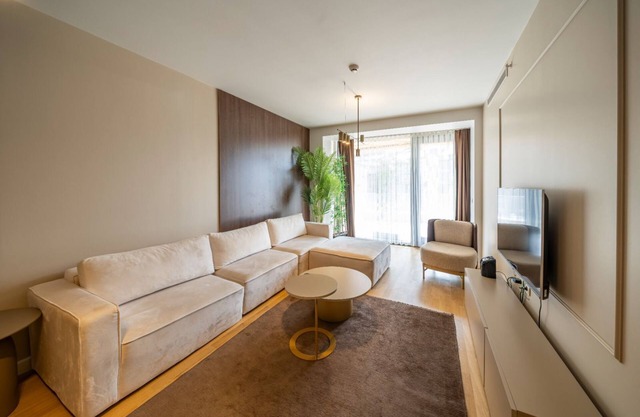Chic 1-bedroom apartment with garage gym