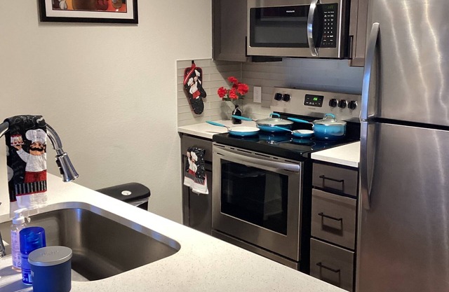 Chic 1-bedroom apartment with WiFi, AC in phenomenal Richmond