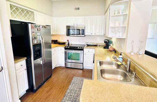 Chic 1-bedroom apartment with fitness room & gorgeous surroundings of Katy trail