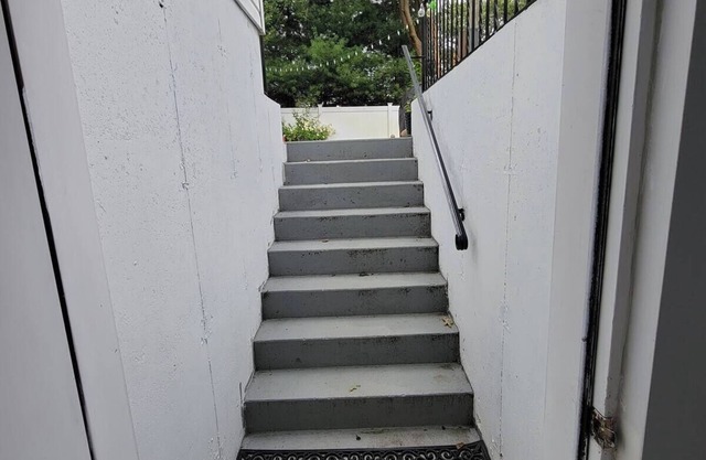 Chic 1-bedroom with WiFi and AC, Centereach apartment near Stonybrook University