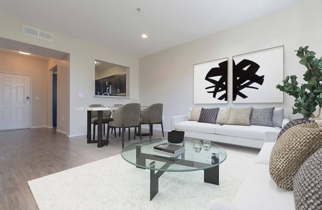 Chic 1-bedroom with WiFi, AC in wonderful Playa Vista