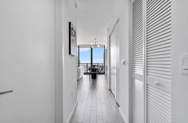 Chic 1-King bedroom with rooftop pool and a view that is unforgettable