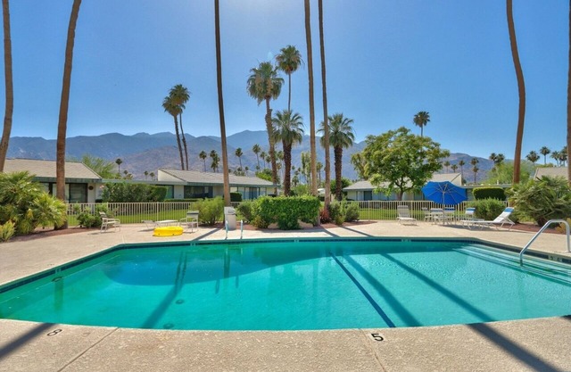 Chic, 2-bedroom condo with MCM design and premium finishes in South Palm Springs