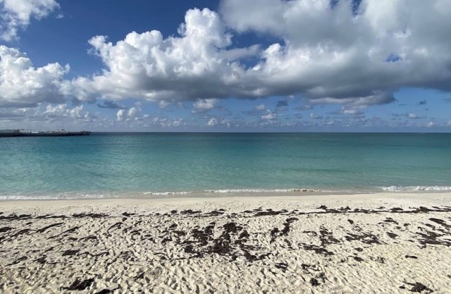 Chic 2-bedroom condo in brilliant Bimini Bay, steps from the Beach, WiFi, AC