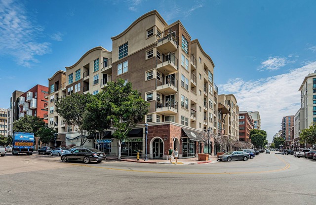 Chic 2-bedroom condo in brilliant San Diego with WiFi, fitness room