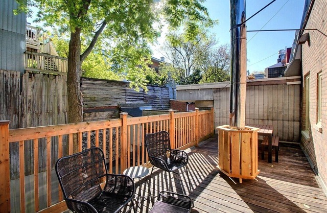 Chic 2-bedroom in trendy corner with terrace & king bed