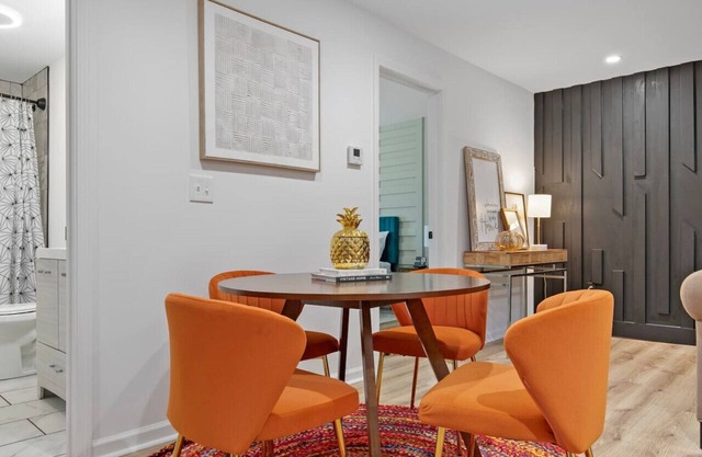 Chic 2 bedroom w/ free parking