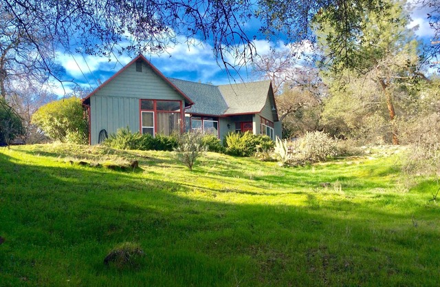 Schicker 2B2b Bungalow mit Studio 3 Meilen zum Sequoia NP - Hundefreundlich!