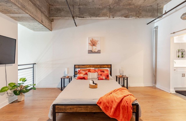 Chic 2BR/2BA Loft – Atlantic Station, Walk Everywhere