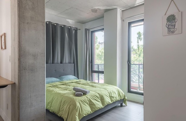 Chic 2BR Balcony Old Port & Downtown + Parking