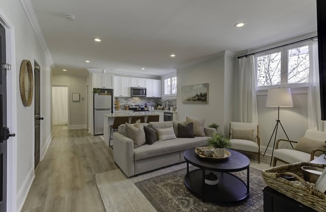 Chic 2BR Midtown Retreat: Your Gateway to Memphis Magic!