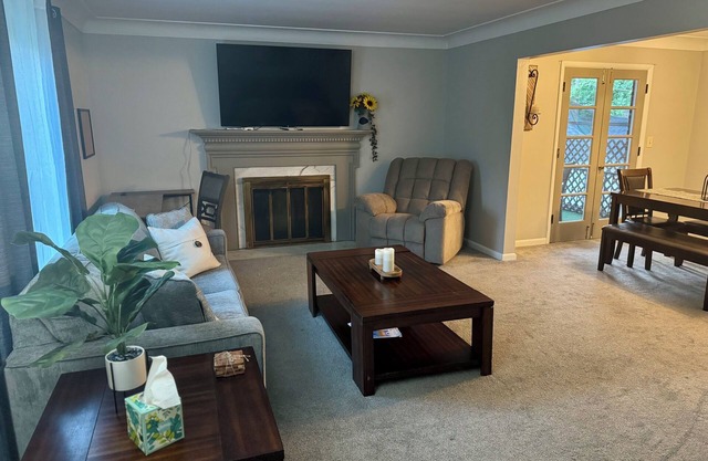 Chic 2BR Retreat Near Toledo Hospital- Stylish, Cozy & Fully Equipped