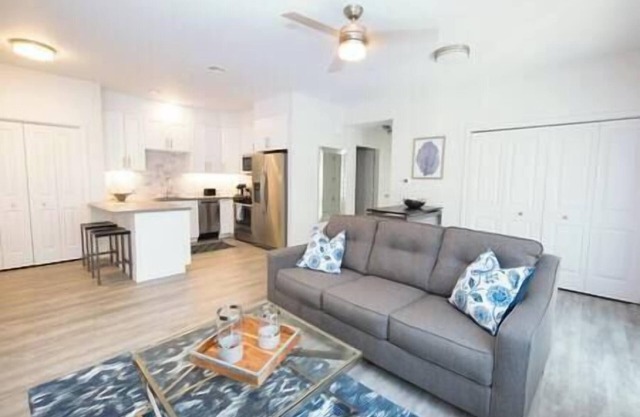 Neue moderne Wohnung mit zwei Schlafzimmern im Sonoma Valley mit privaten Terrassen
