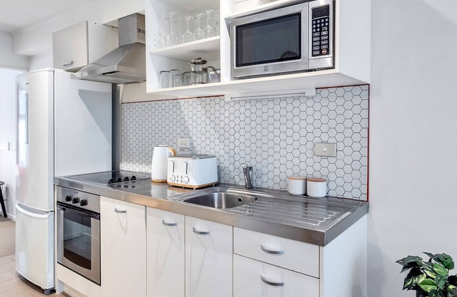 Chic 3 Bedroom City Central with Parking