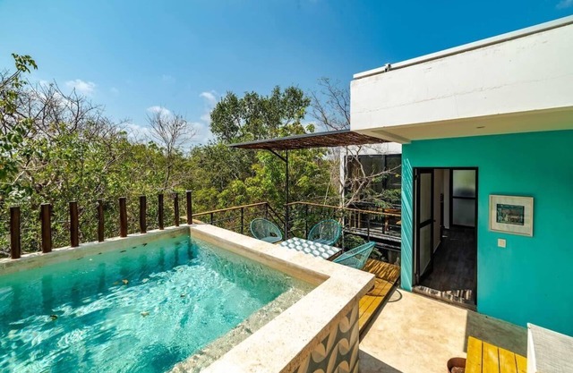 CHIC 3-Levels at MUN - Rooftop Deck - Pool