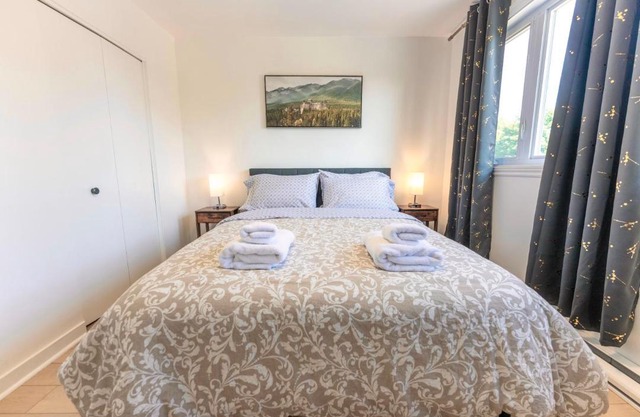 Chic 3BR 5 Beds 5min walk to Metro Free Parking
