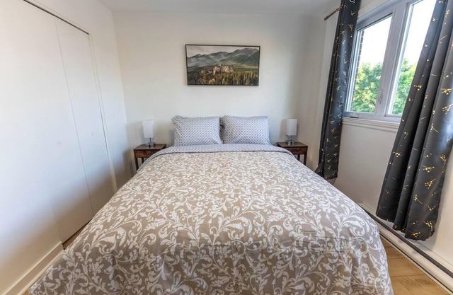 Chic 3BR 5 Beds 5min walk to Metro Free Parking