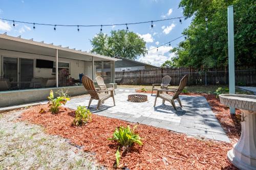 Chic 3BR Lakeland Home Fenced Yard Sleeps 11