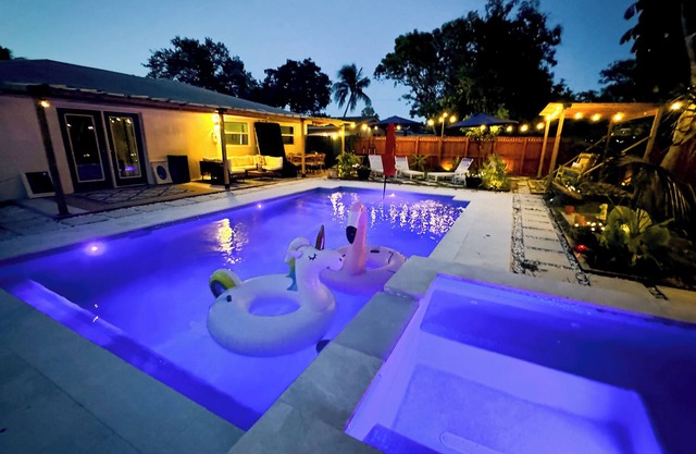 Chic 3BR Queen’s Oasis @ Blue Lizard- Adults ONLY