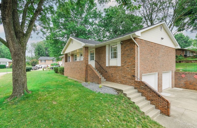 Chic 4-BDR 3 BA Home in Safe, Desired Neighborhood 5 Min from State Capitol.